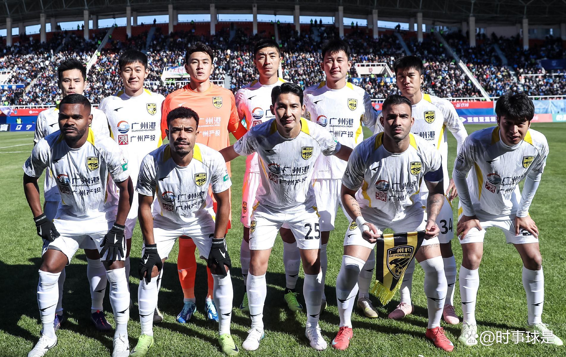 包含法甲今晨走向成谜，广州队回应争议，媒体盛赞，阵容厚度经受考验的词条