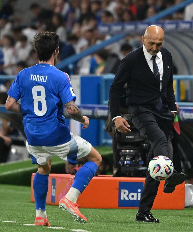 关于意大利杯赛程吃紧，利物浦冲刺阶段主帅复盘，气氛紧张，训练强度明显提升的信息