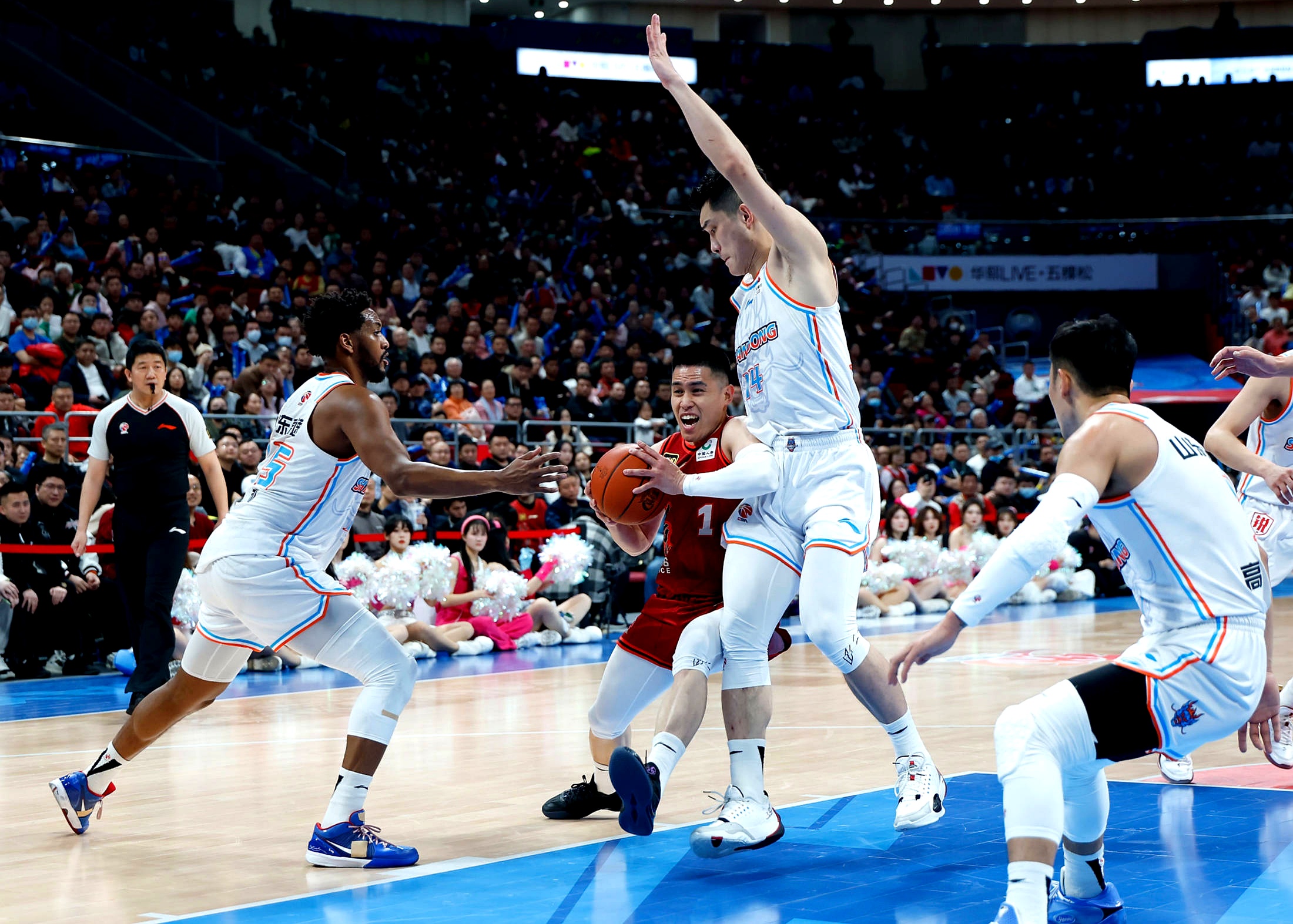 转会期山东男篮备战NBA常规赛，伤情更新细节曝光，震撼外界，临场指挥获称赞的简单介绍