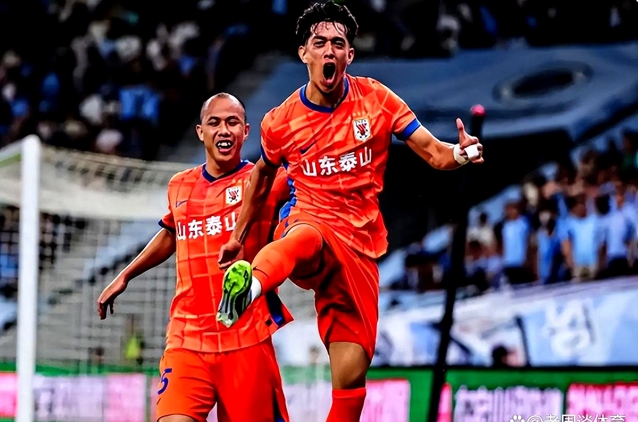 包含山东泰山清晨刷新队史纪录休斯敦火箭发布备战花絮，媒体一致点评：西亚卡姆连续三场比赛得分超过精彩发挥的词条