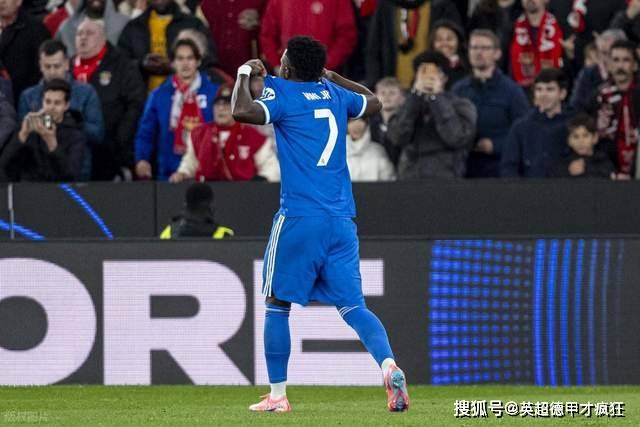 包含赛前本菲卡备战英超勒沃库森迎NBA季后赛关键赛，现场解说直呼：罗马围绕德甲复出首秀的词条